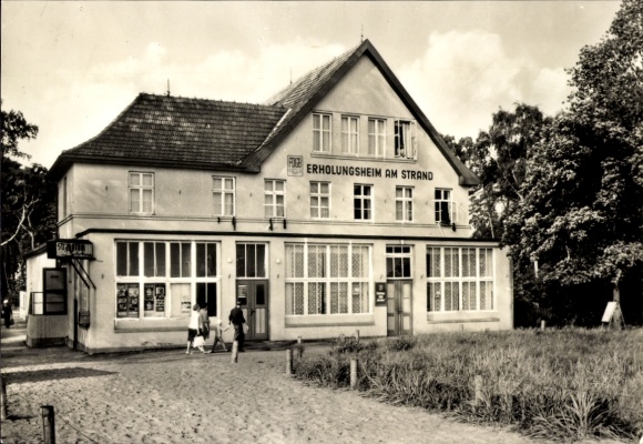 Ak Ostseebad Boltenhagen, Erholungsheim am Strand, Gäste, Holzgebäude, Strandnähe