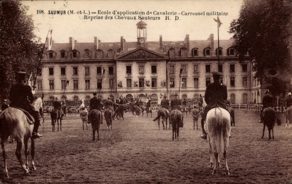 Postcard Saumur Maine et Loire, Ecole d'application de Cavalerie, Carrousel militaire, Reprise des Chev
