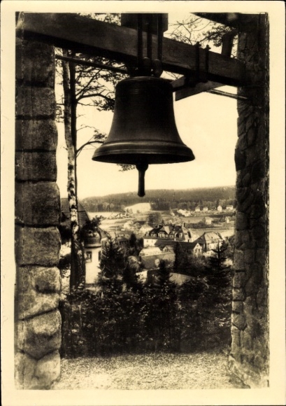 Ak Hartha Hintergersdorf Tharandt im Erzgebirge, Glocke mit Blick über den Ort