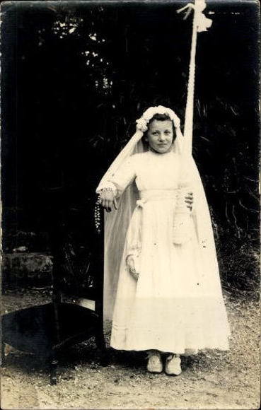 10 AK Fotografie junge Mädchen in Kommunionskleidern