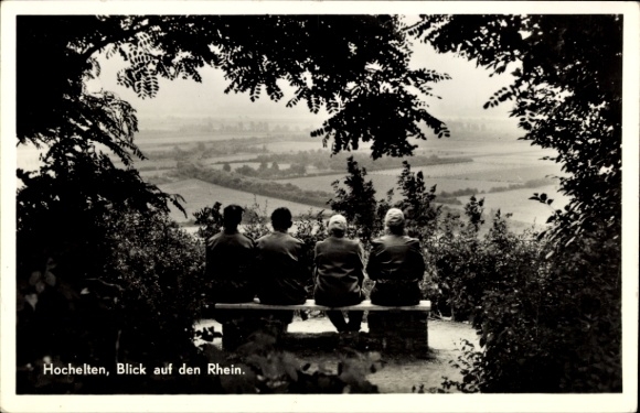 Ak Hoch Elten Emmerich am Rhein, uitzicht op de Rijn, vier personen zittend op de bank