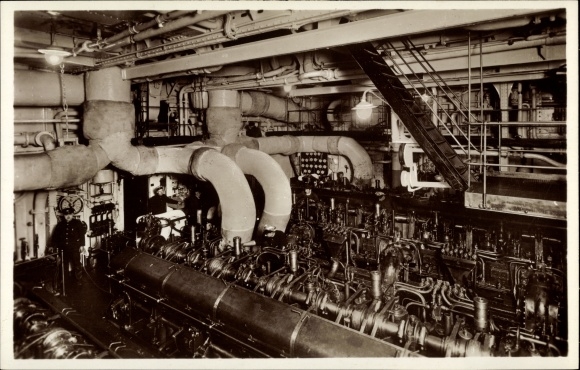 Postcard HSDG passenger ship MS Monte Cervantes, engine room, interior view