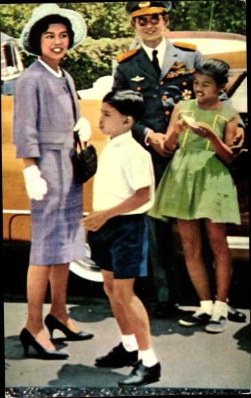 Postcard Thailand, Queen Sirikit and Bhumibol Adulyadej, Rama IX, Children, portrait