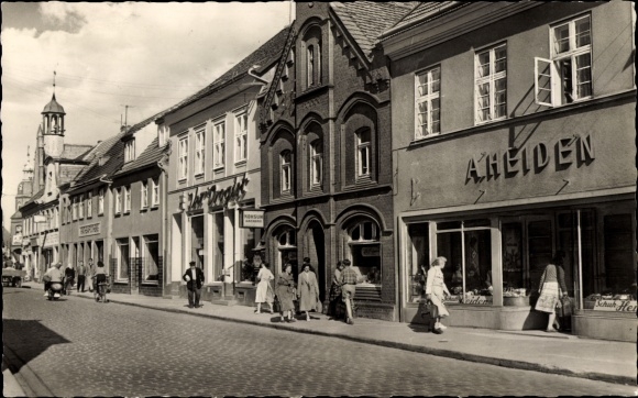 Ak Grimmen in Mecklenburg Vorpommern, Vriendschapsstraat, schoenenwinkel H. Heiden, consumptie