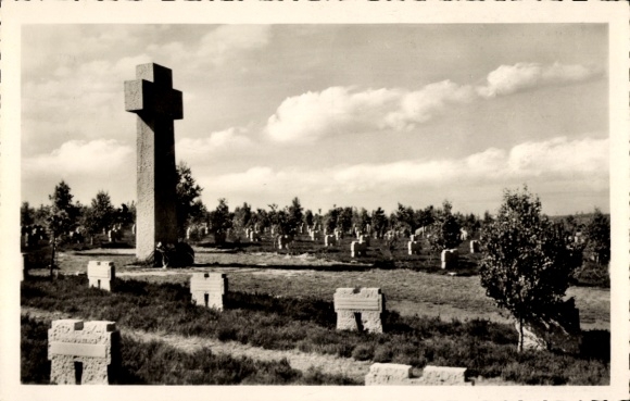 Postcard Hürtgen Hürtgenwald in the Eifel, Ehrenfriedhof, Cross