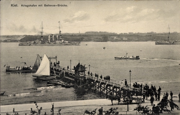 Ak Kiel, Kriegshafen, Bellevue-Brücke, Kriegsschiffe
