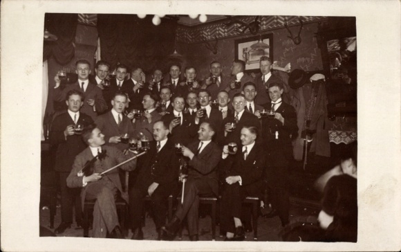 Postcard Marienberg in the Erzgebirge Saxony, group photo, men with beer mugs, celebration, histo...
