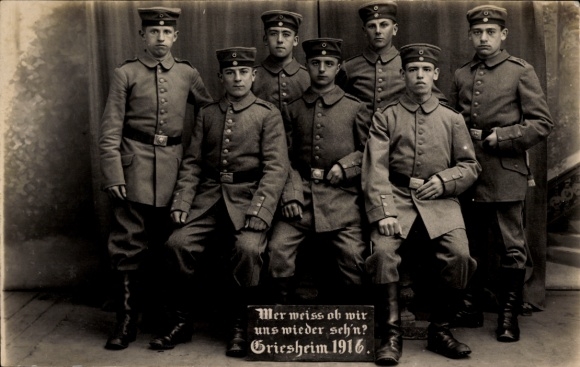 Photo Postcard Griesheim near Darmstadt, German soldiers in uniform, 1916