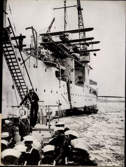 Foto Amerikanisches Kriegsschiff, US Navy, Kreuzer Minneapolis in Gravesend South East England