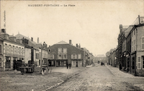 CPA Maubert Fontaine Ardennes, La Place, Cafe du Lion d'Or