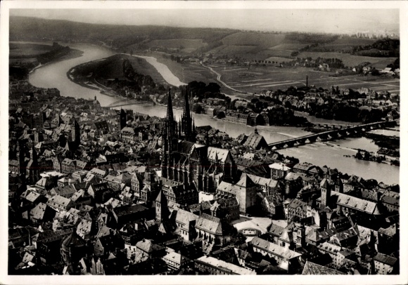 Regensburg aan de Donau, Boven-Palts, luchtfoto van de oude stad, kathedraal, rivier, brug