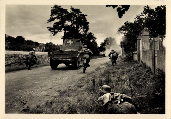 Postcard Waffen-SS, Towards the Enemy, Advance