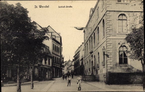 Postcard Sankt Wendel in Saarland, Schlossstrasse, shops