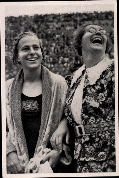 Collection picture Olympia 1936, swimmer Dina Senff and her trainer