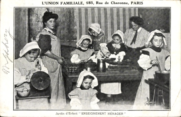 Postcard Paris XI, Union Familiale, Rue de Charonne