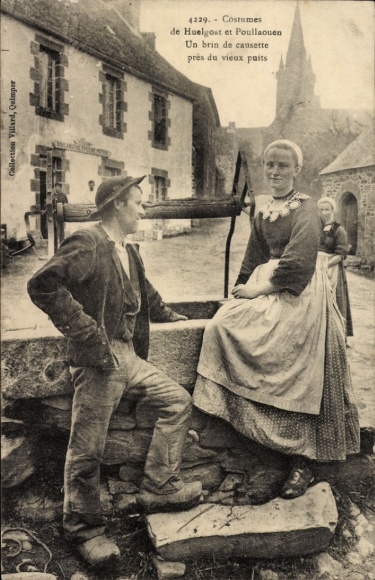 Postcard Huelgoat Finistère, costume, woman in Breton costume