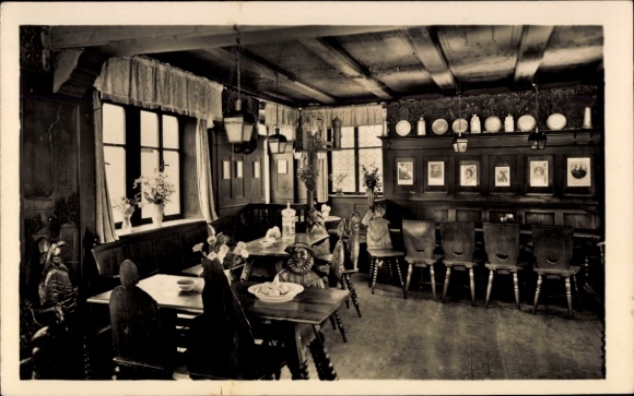 Ak Rothenburg ob der Tauber Mittelfranken, Gastraum mit Holzmöbeln, Tischen, Stühlen, Wandbildern
