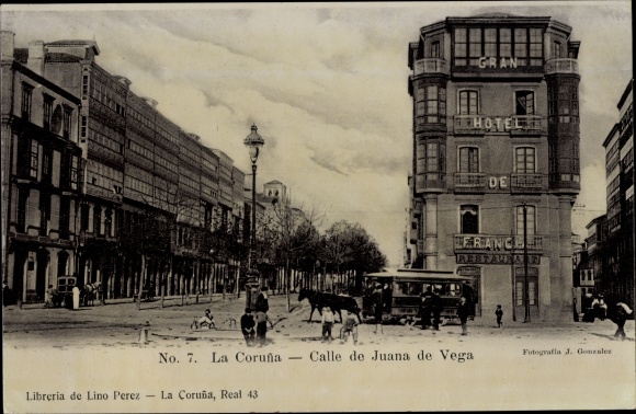 Postcard La Coruña Galicia, Calle de Juana de Vega, Gran Hotel de Francia, horse-drawn tram