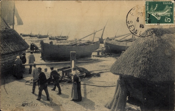 Ak Étretat Seine Maritime, Cabestan, Fischerboote an der Küste