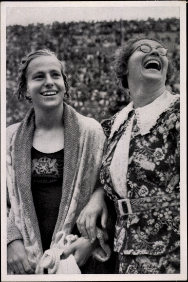 Collection picture Olympia 1936, swimmer Dina Senff with trainer