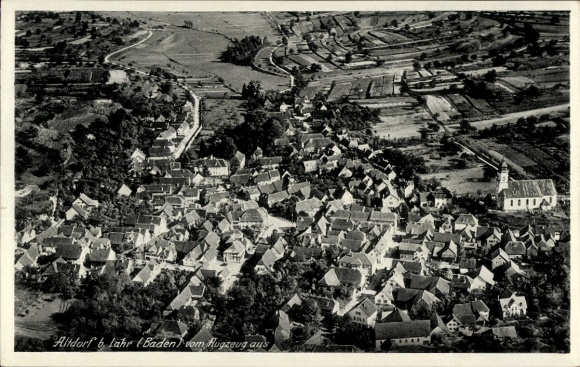 Ak Altdorf (bei Lahr) Ettenheim in Baden, Luftaufnahme von Altdorf, viele Häuser, Kirche erkennba