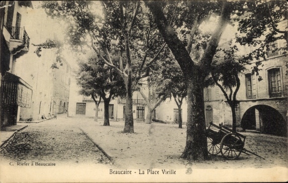 PC Beaucaire Gard, La Place Vieille, trees, empty street, carriage
