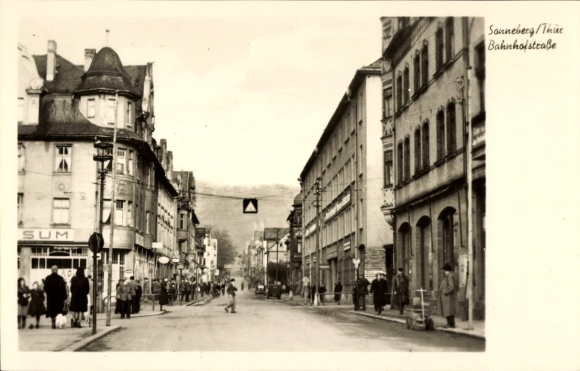 Ak Sonneberg in Thüringen, Sonneberg/Thie, Bahnhofstraße,  Architektur, Straßenszene