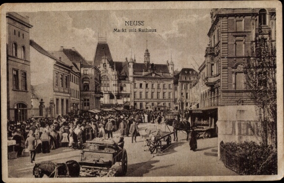 Postcard Neuss am Rhein, market, town hall, people, horse-drawn carriages