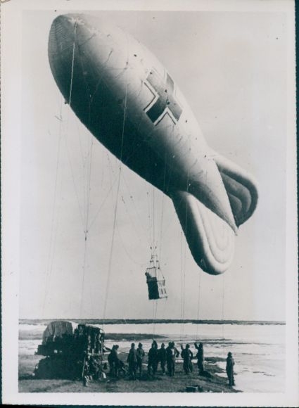 Photo Wehrmacht, rise of captive balloons, holding team