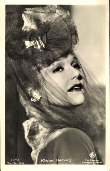 Postcard actress Kirsten Heiberg, portrait, hat, veil