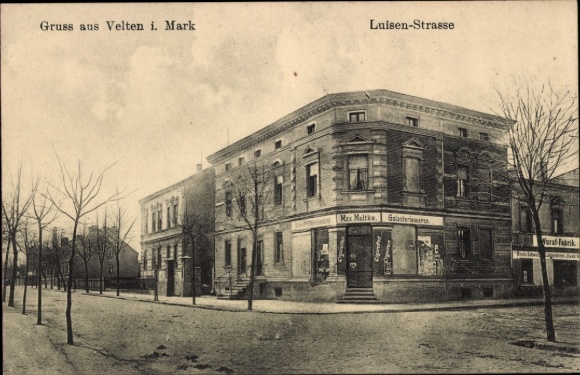Postcard Velten in der Mark, Luisenstraße, corner building, Max Moltke shop