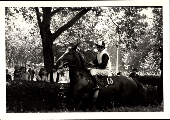 Photo Hoppegarten, racecourse, derby of the GDR 1972, horse number 13, jockey