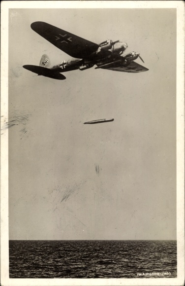 Postcard Heinkel He 111 H dropping the torpedo, the eel falls, Luftwaffe, II. WW