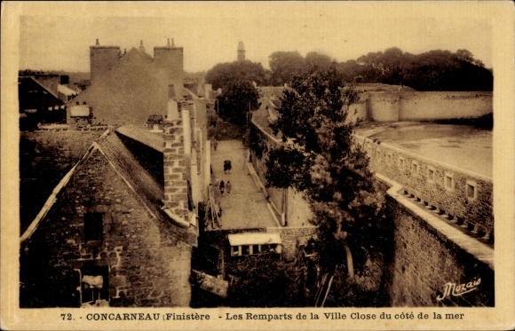 Postcard Concarneau Finistère, Les Remparts de la Ville Close du cote de la mer