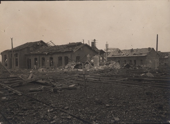 Photo Laon Aisne, War Destruction, Destroyed Houses, 1918