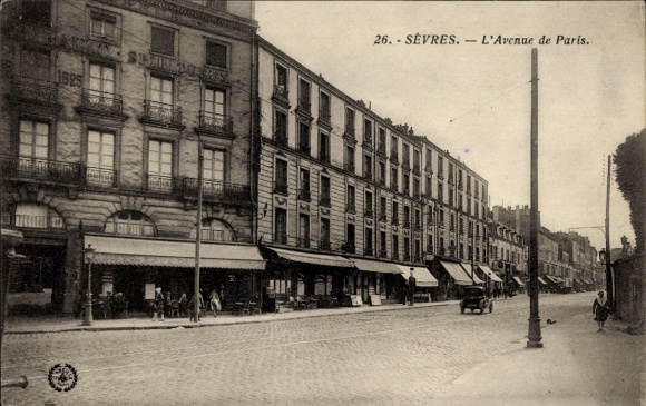 Postcard Sèvres Hauts de Seine, Avenue de Paris, buildings, street scene, cars, passers-by