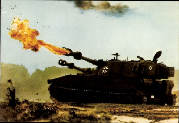 Postcard German Bundeswehr, Panzer-Howitzer M 109 fires