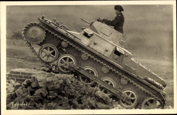 Postcard German Wehrmacht, Panzerkampfwagen, Tanks in the field