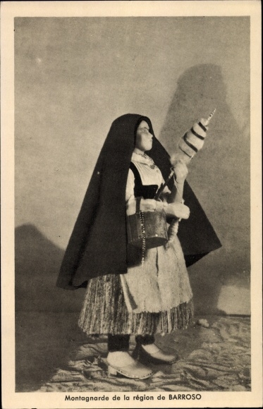 Postcard Montagnard from the Barroso region, Porzellanpuppe