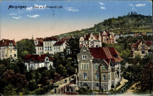 KP Meiningen w Turyngii, z willami, krajobrazem, górami w tle, kolorowo, architektura