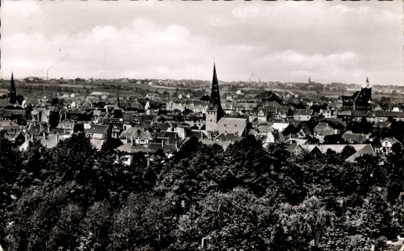 Ak Hattingen an der Ruhr, Ausblick auf eine Stadt, viele Häuser, zwei Kirchtürme, idyllische Land