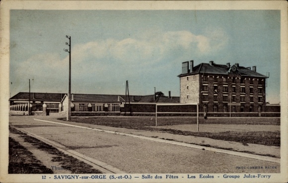 Ak Savigny sur Orge Essonne, Salle des Fetes, Les Ecoles, Groupe Jules-Ferry