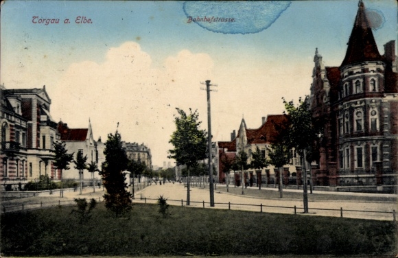 Ak Torgau an der Elbe, Torgau a. Elbe, Bahnhofstraße, Bäume, Straßenansicht