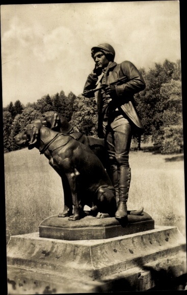 Ak Bad Ischl in Oberösterreich, Statue eines Mannes mit Hund, Jagdgruppe, Kaiserlicher Park, Isch