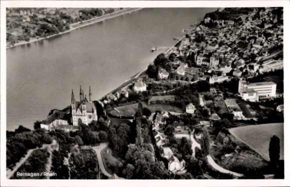 Ak Remagen am Rhein, Luftaufnahme von Remagen, Rhein, Flussufer,  Gebäude