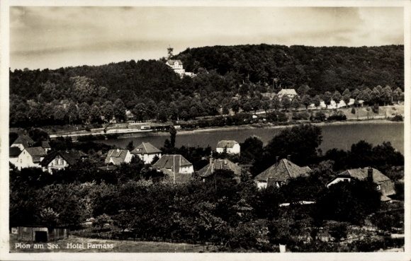 Ak Plön am See Holstein, Panoramablick auf  Hotel Parnass, Landschaft