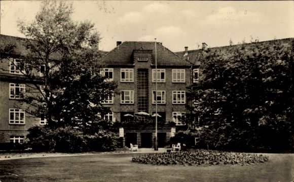 Postcard Bad Wilsnack in the Prignitz, Goethe House, garden with trees, round flowerbeds