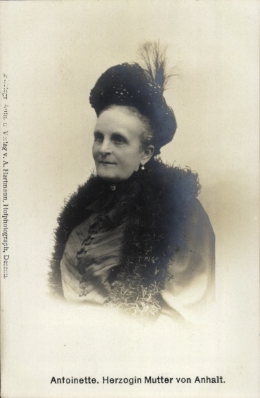 Ak Herzogin-Mutter Antoinette von Anhalt, Portrait