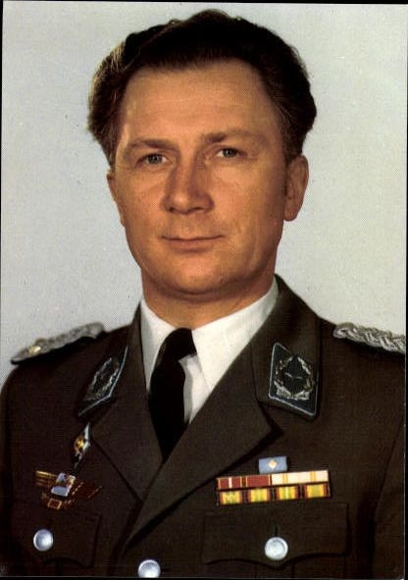 8 old PCs astronaut Sigmund Jähn, various views