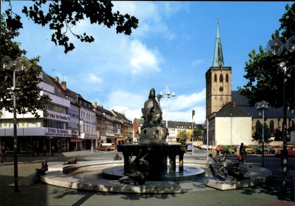 Postcard Viersen in North Rhine Westphalia, Remigius fountain, church, shopping street, blue sky